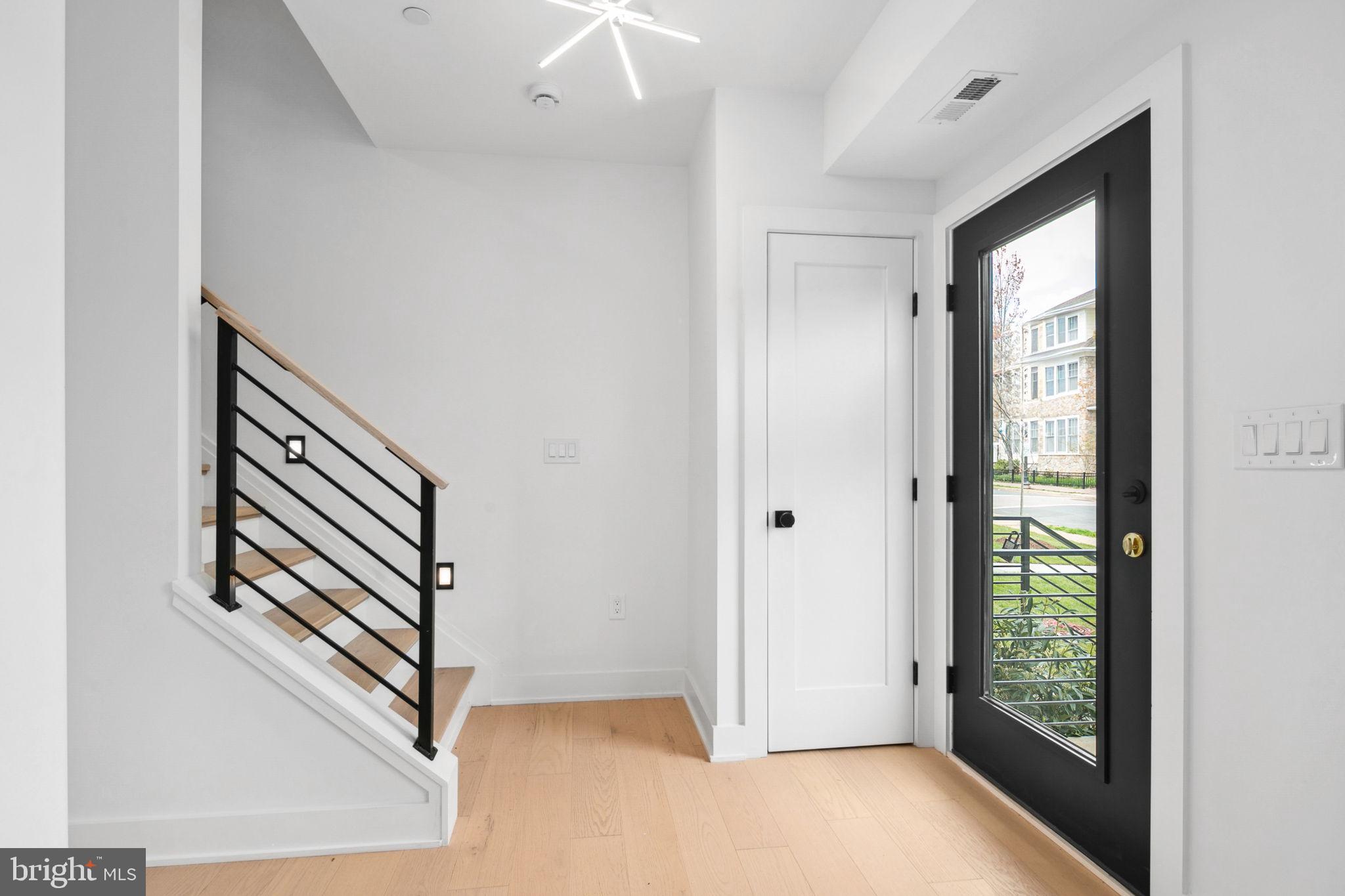 CLARENDON - Residential