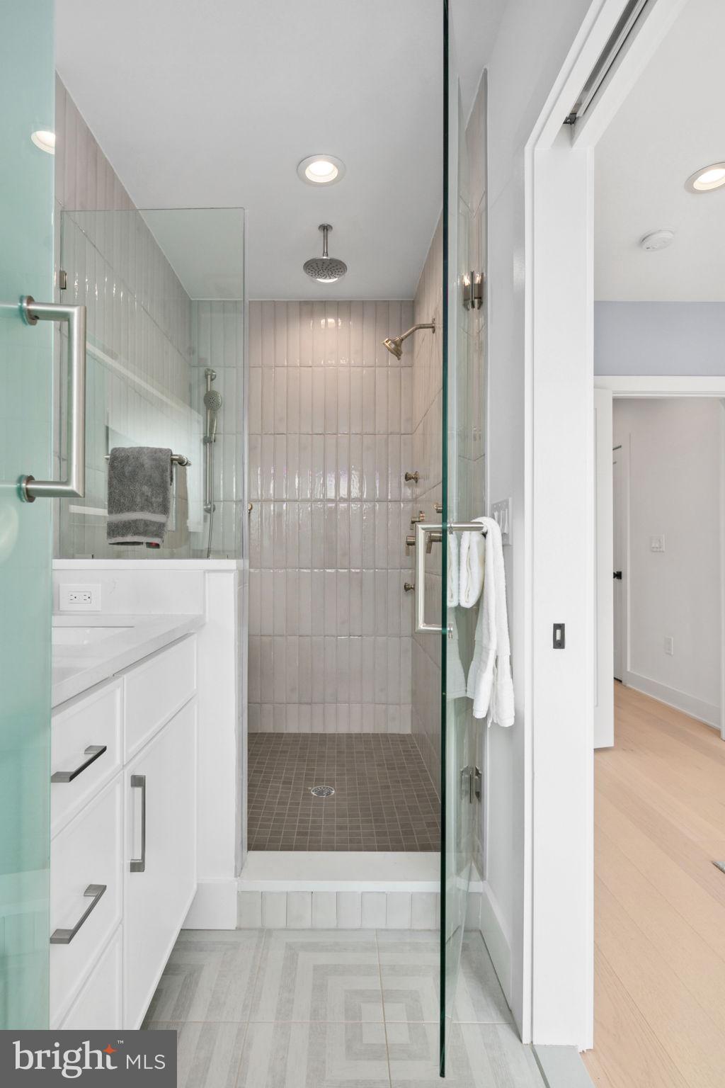 CLARENDON - Residential