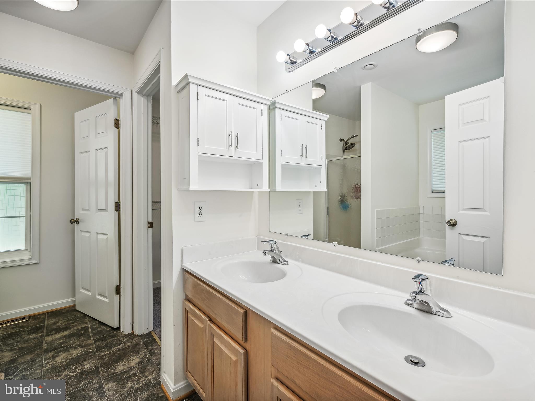 HIDDEN RIVER - Residential