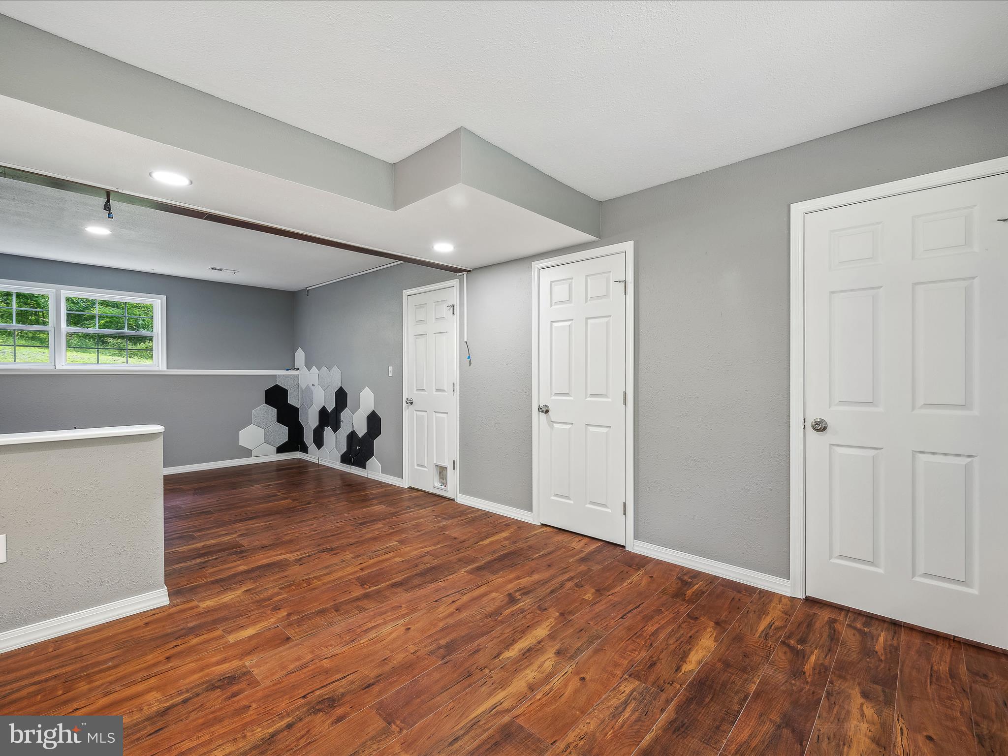 HIDDEN RIVER - Residential