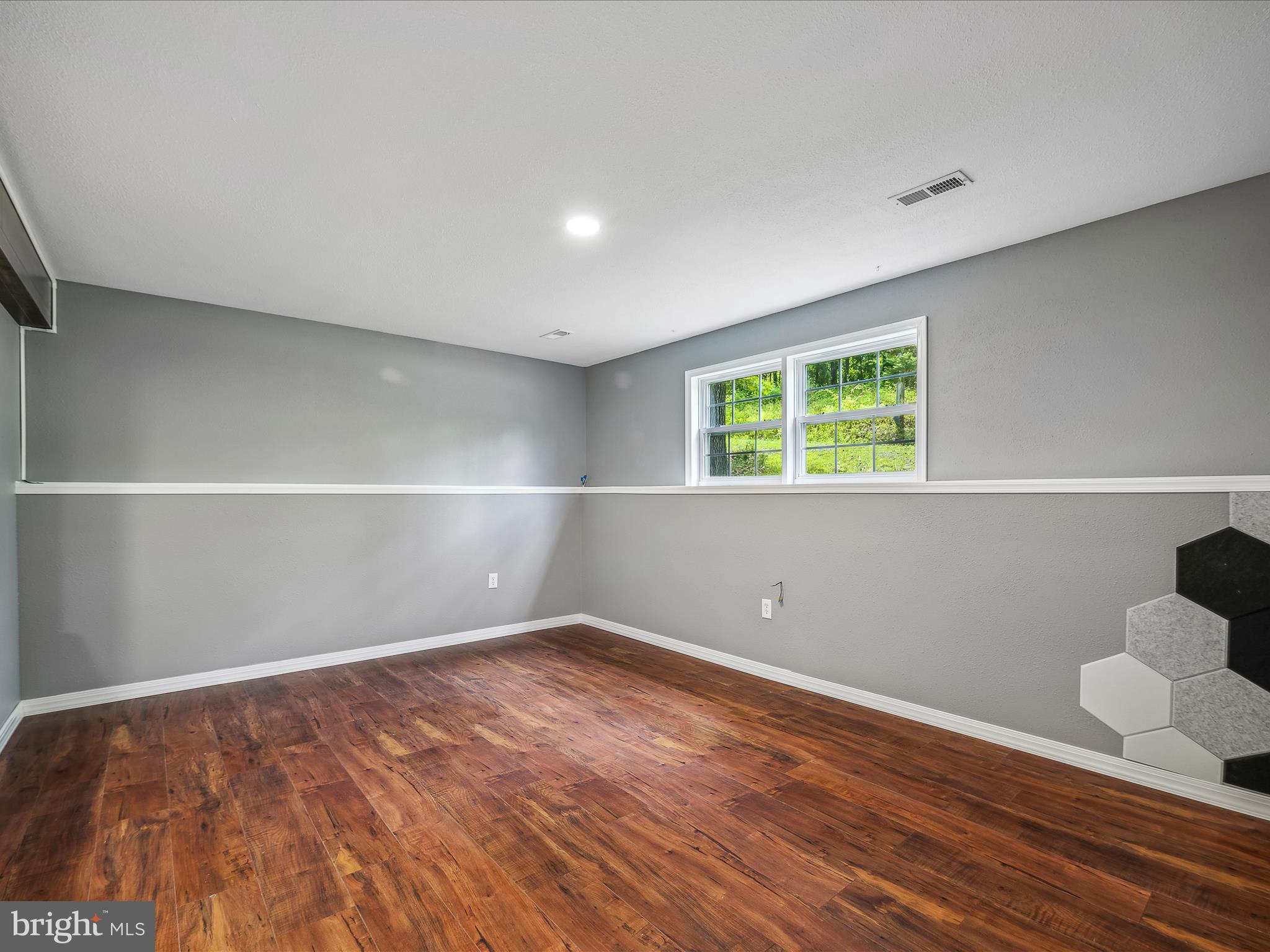 HIDDEN RIVER - Residential