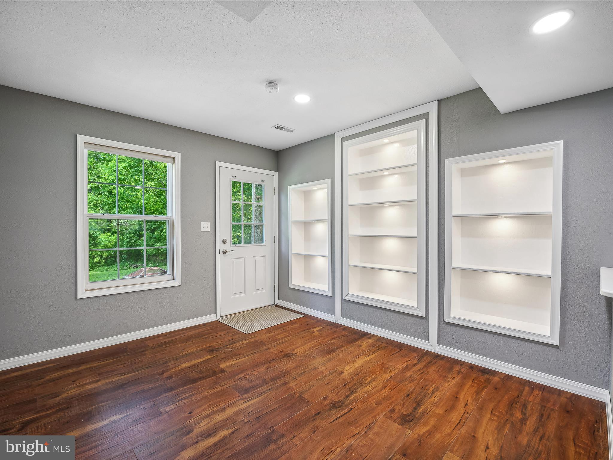 HIDDEN RIVER - Residential