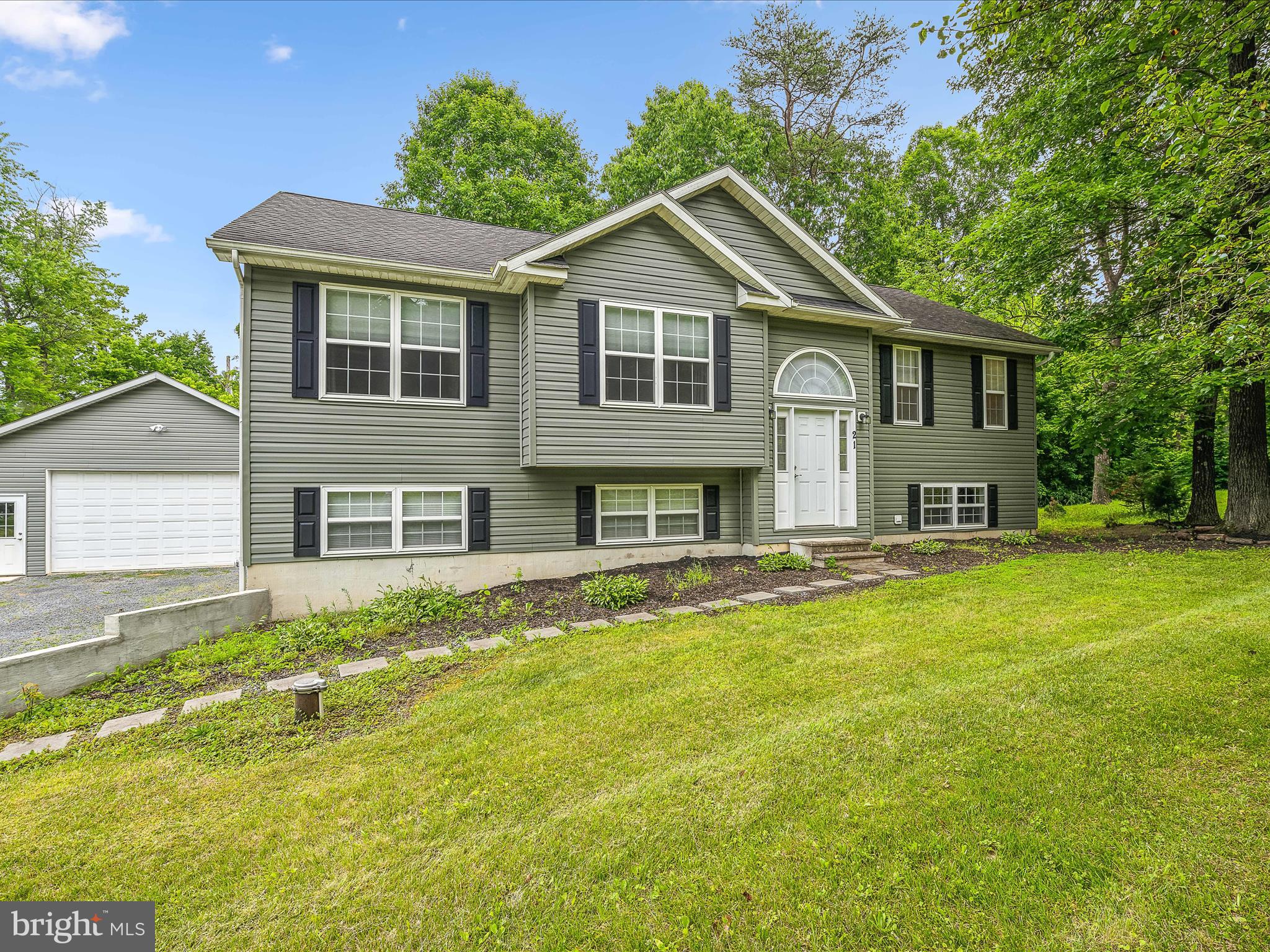 HIDDEN RIVER - Residential