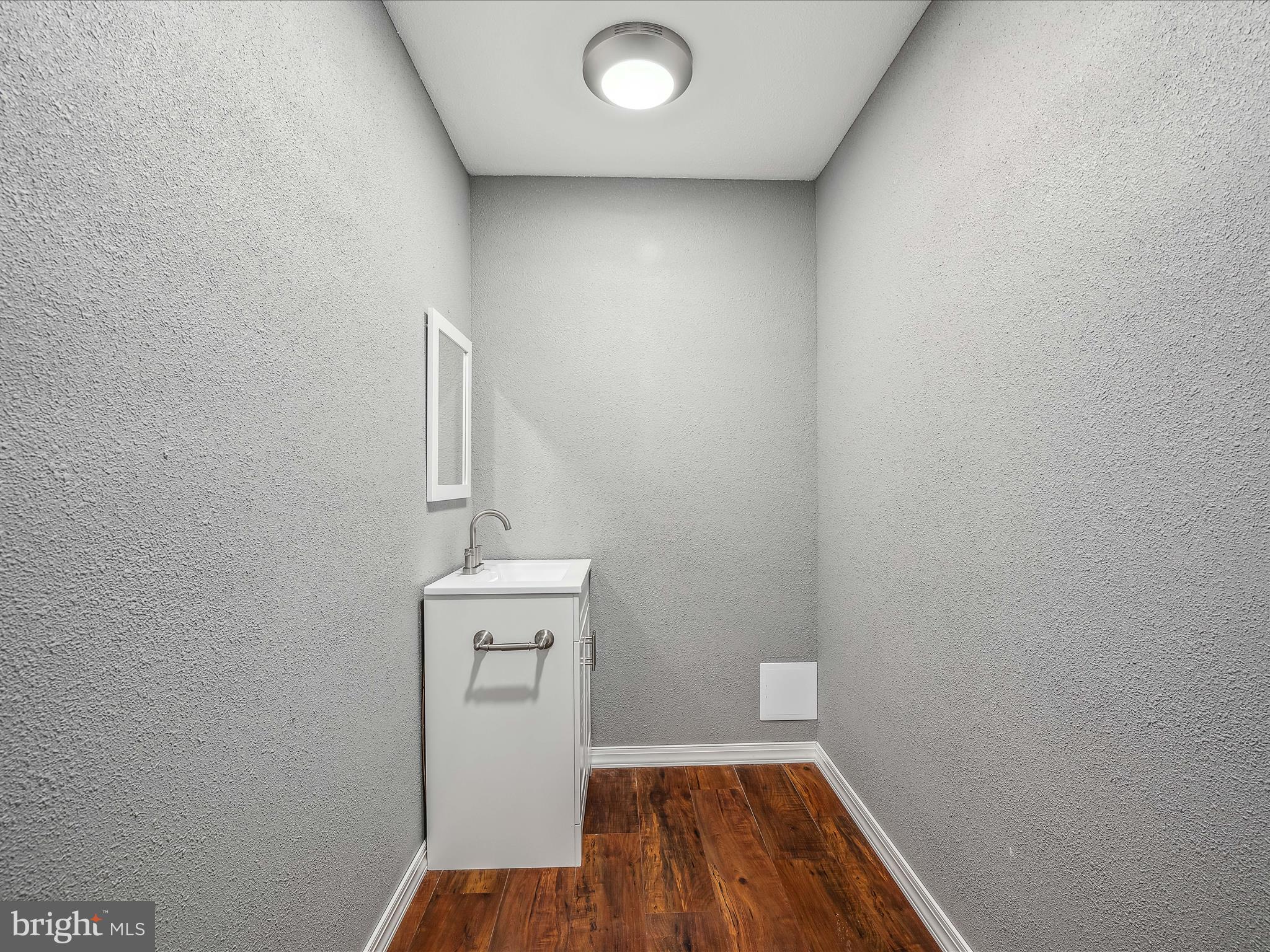 HIDDEN RIVER - Residential