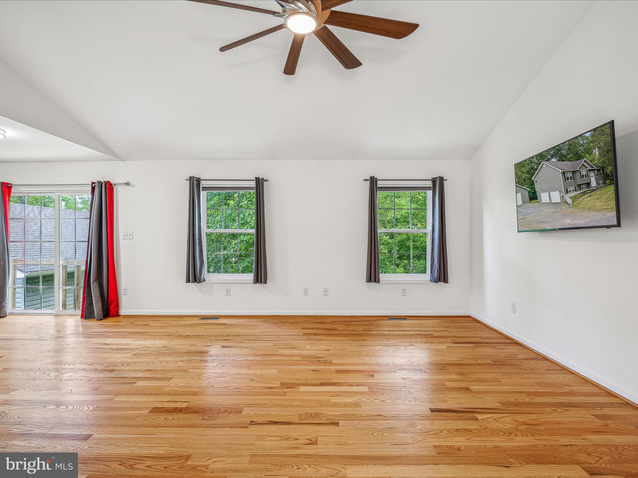 HIDDEN RIVER - Residential