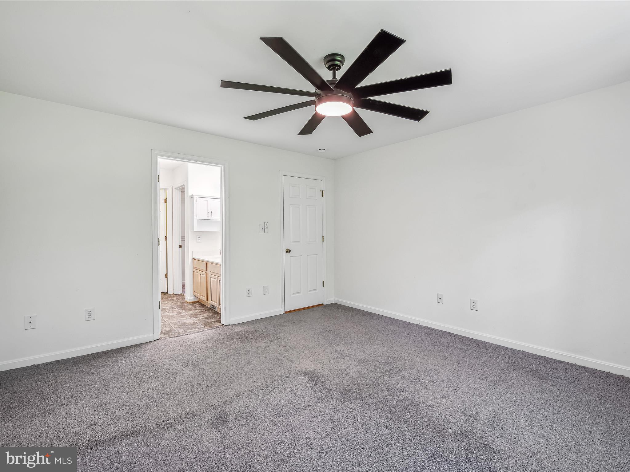 HIDDEN RIVER - Residential