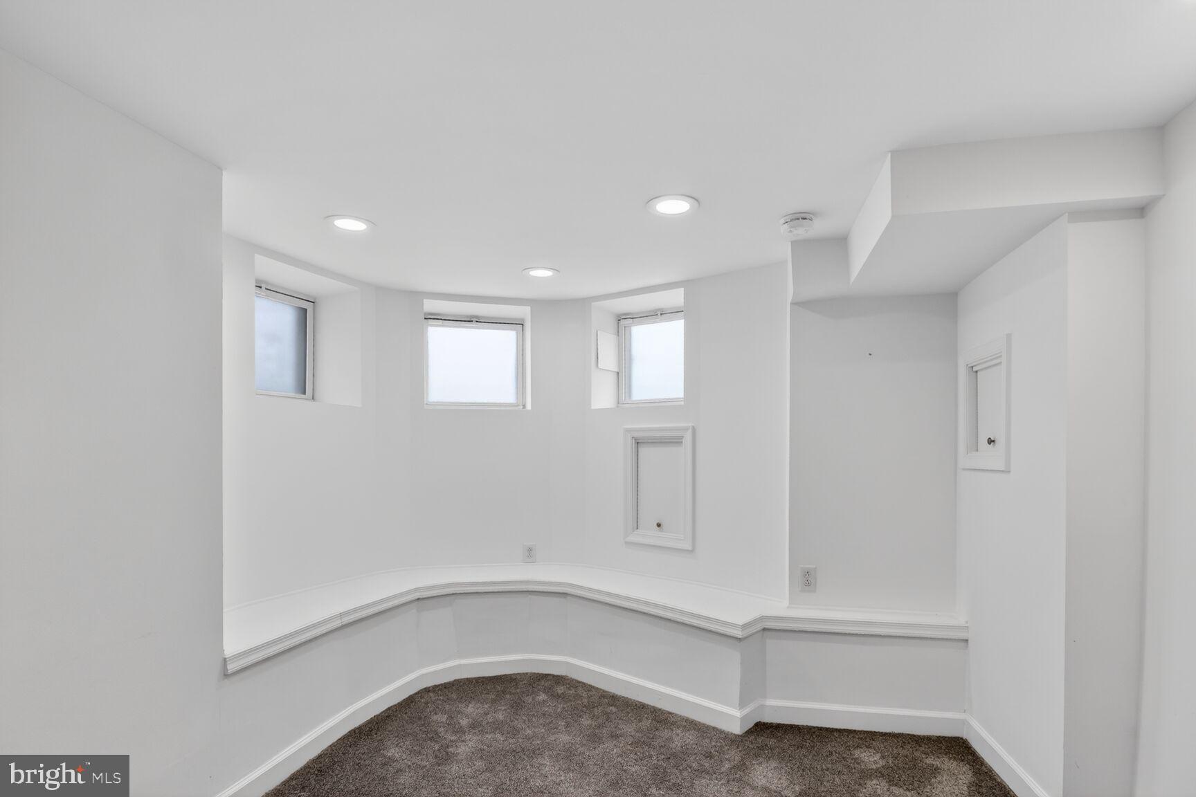 RIVERSIDE - Residential