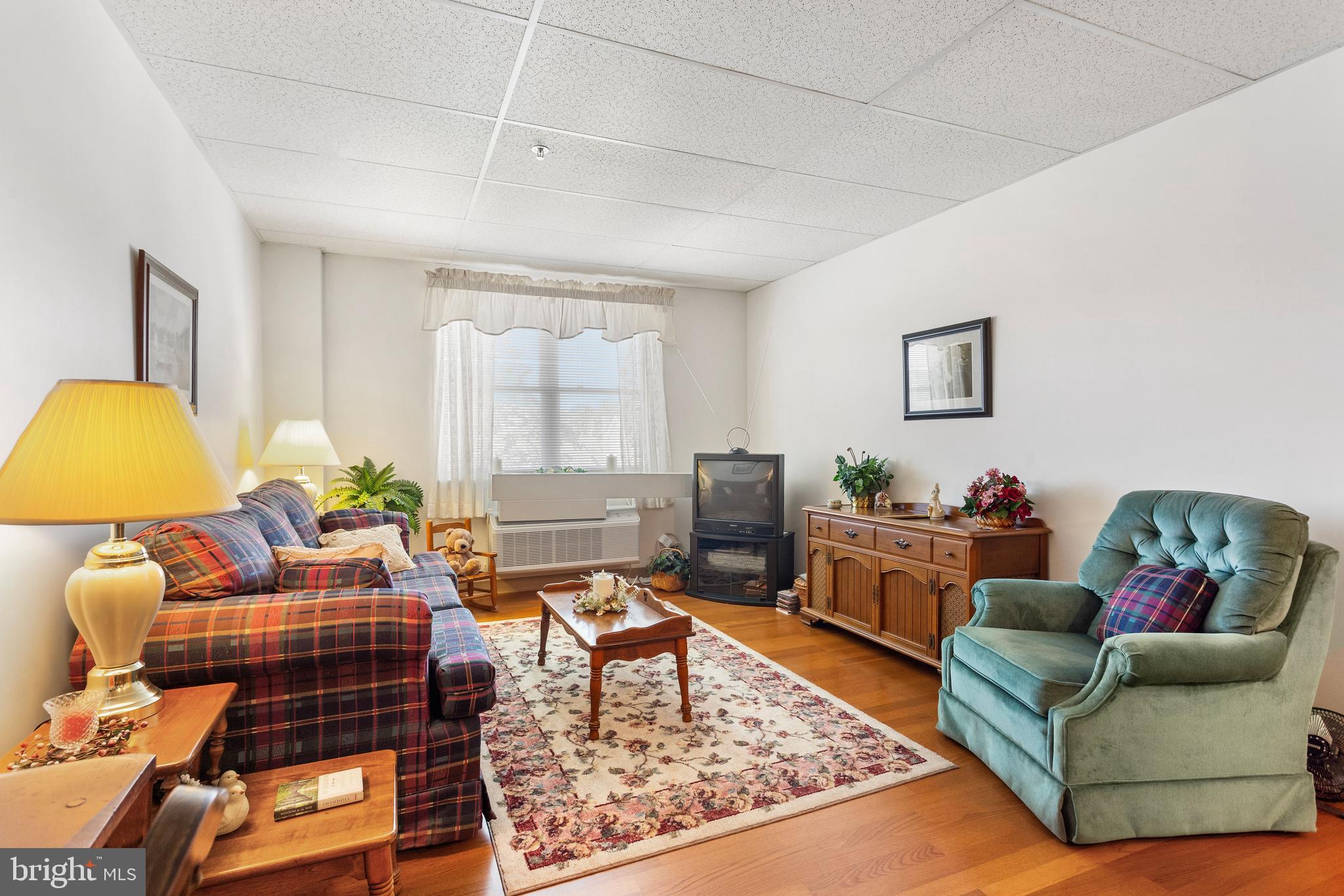 GOLDEN EXCHANGE CONDOS - Residential