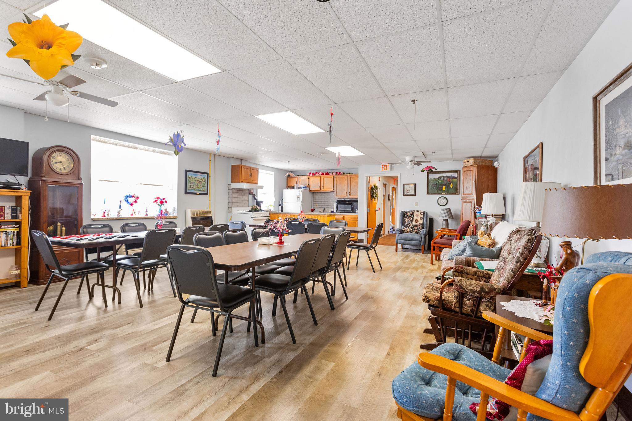 GOLDEN EXCHANGE CONDOS - Residential