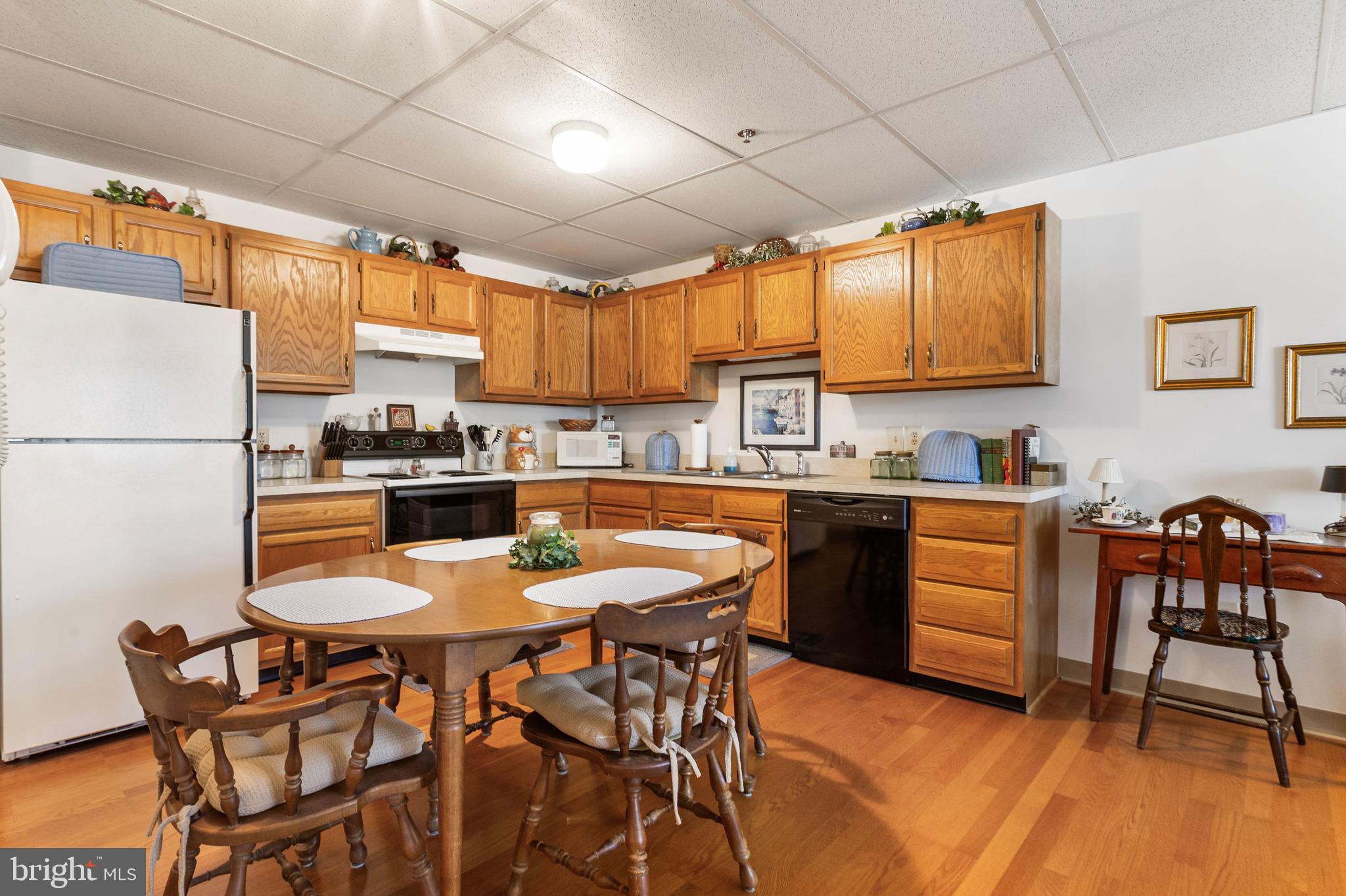 GOLDEN EXCHANGE CONDOS - Residential