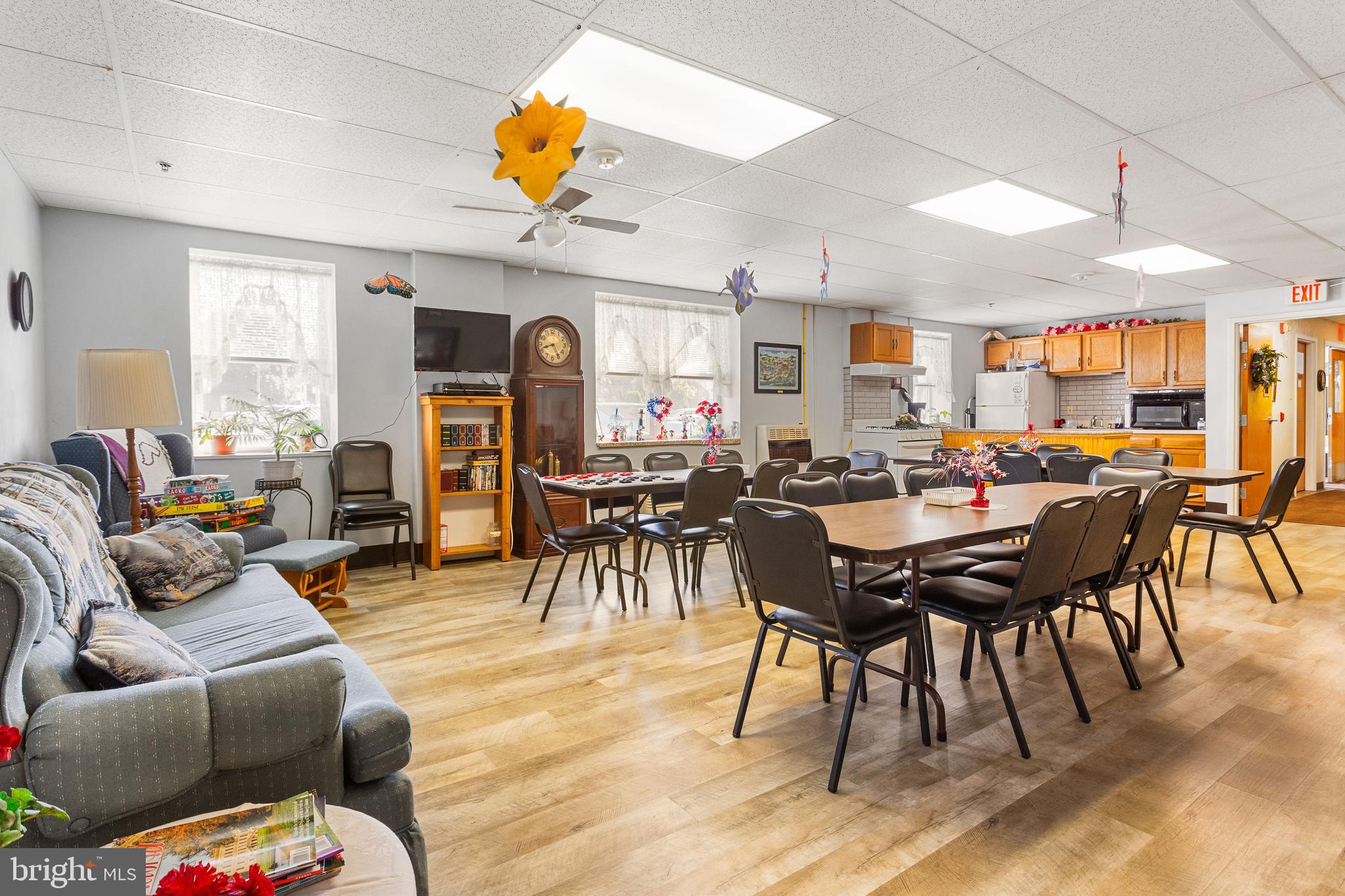 GOLDEN EXCHANGE CONDOS - Residential