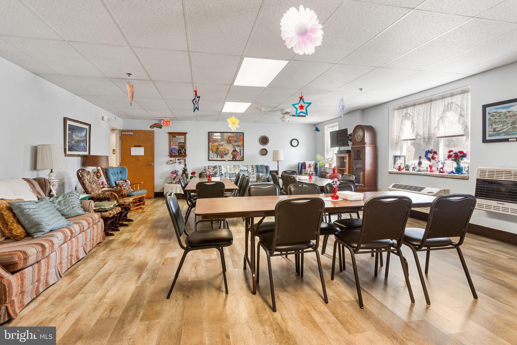 GOLDEN EXCHANGE CONDOS - Residential