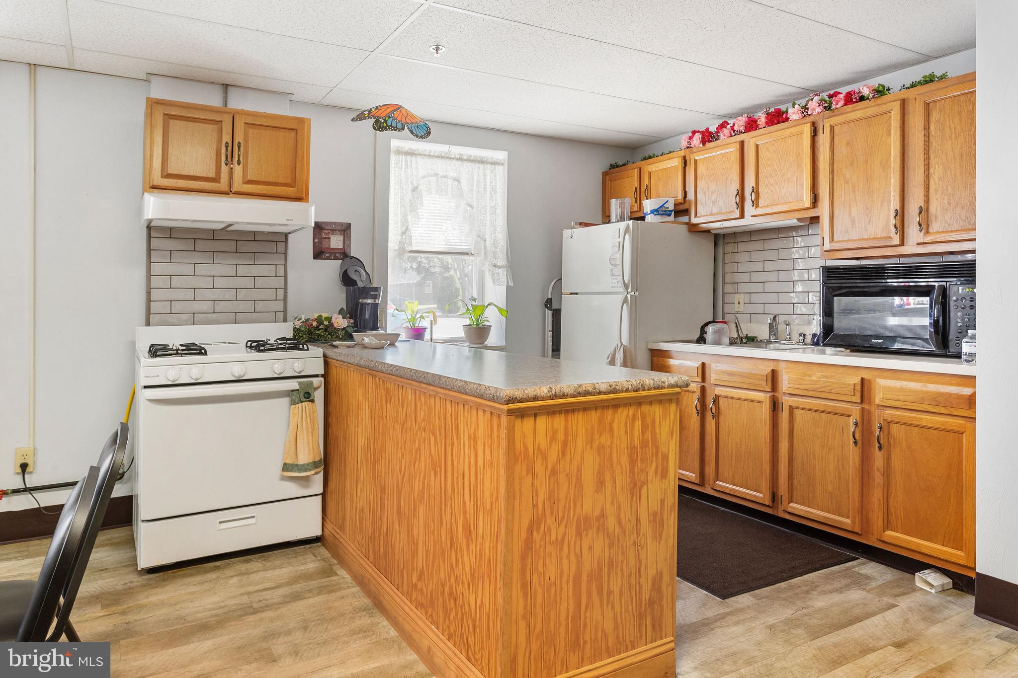 GOLDEN EXCHANGE CONDOS - Residential