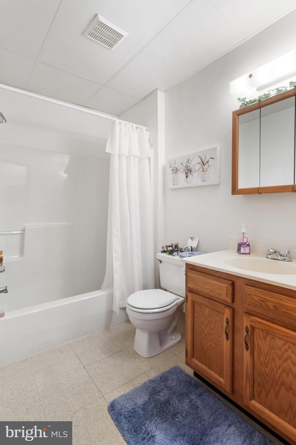 GOLDEN EXCHANGE CONDOS - Residential