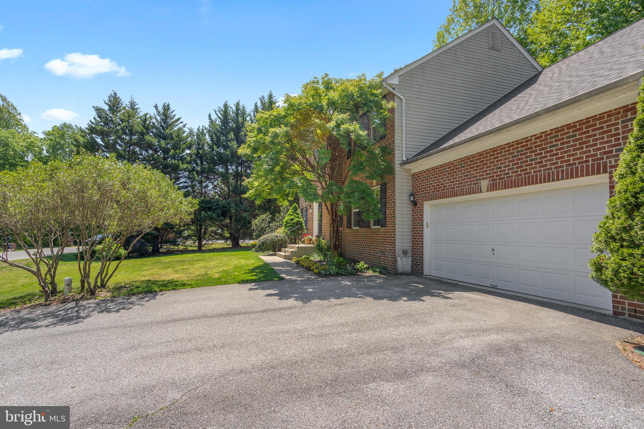 HUNTING CREEK KNOLLS - Residential