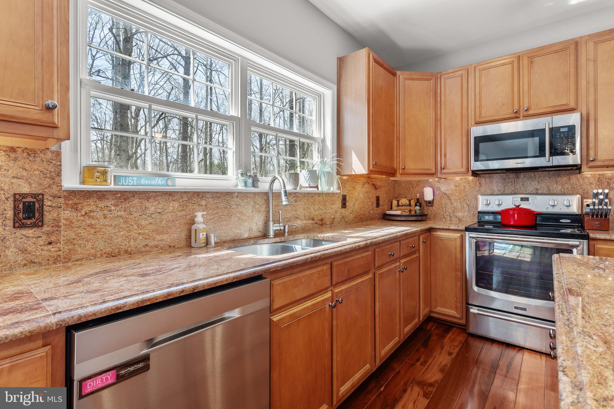 HUNTING CREEK KNOLLS - Residential