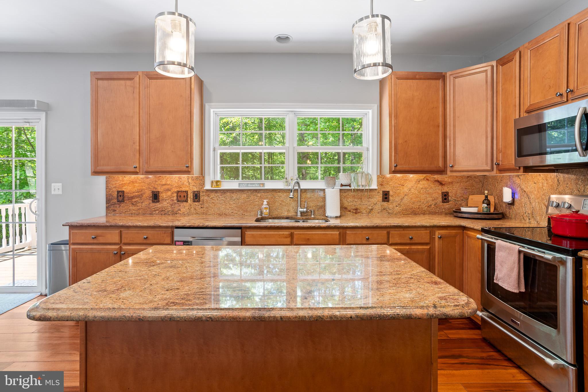 HUNTING CREEK KNOLLS - Residential