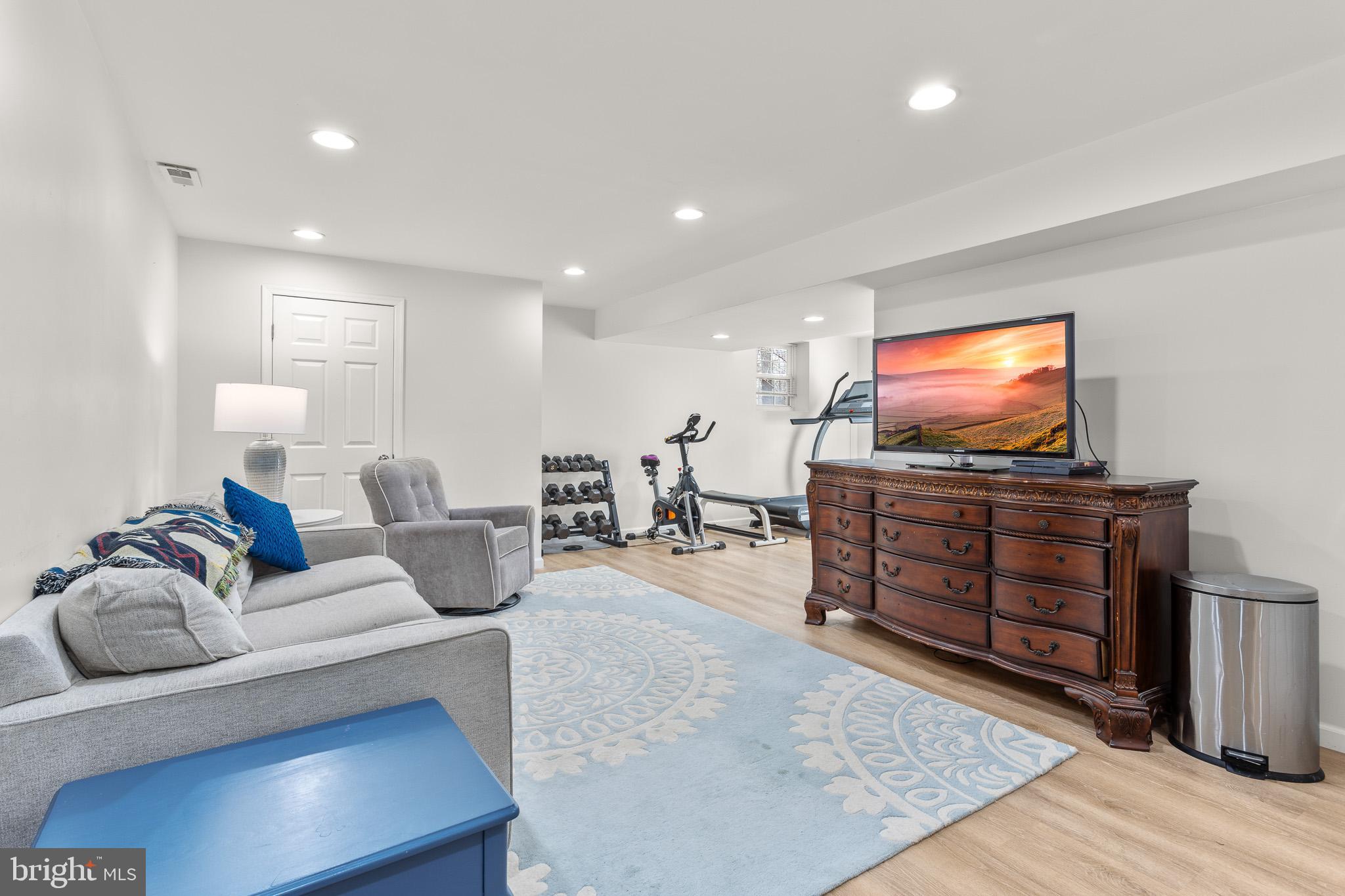 HUNTING CREEK KNOLLS - Residential