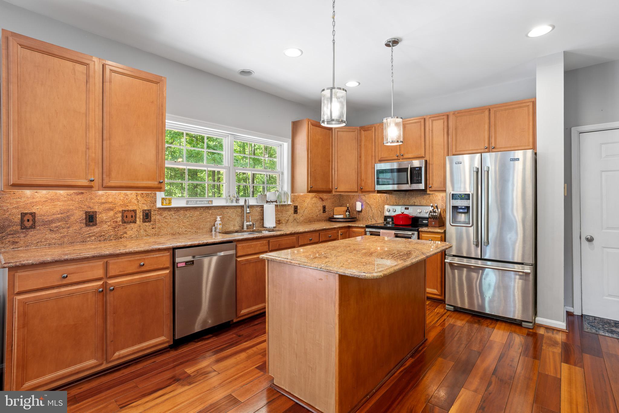 HUNTING CREEK KNOLLS - Residential