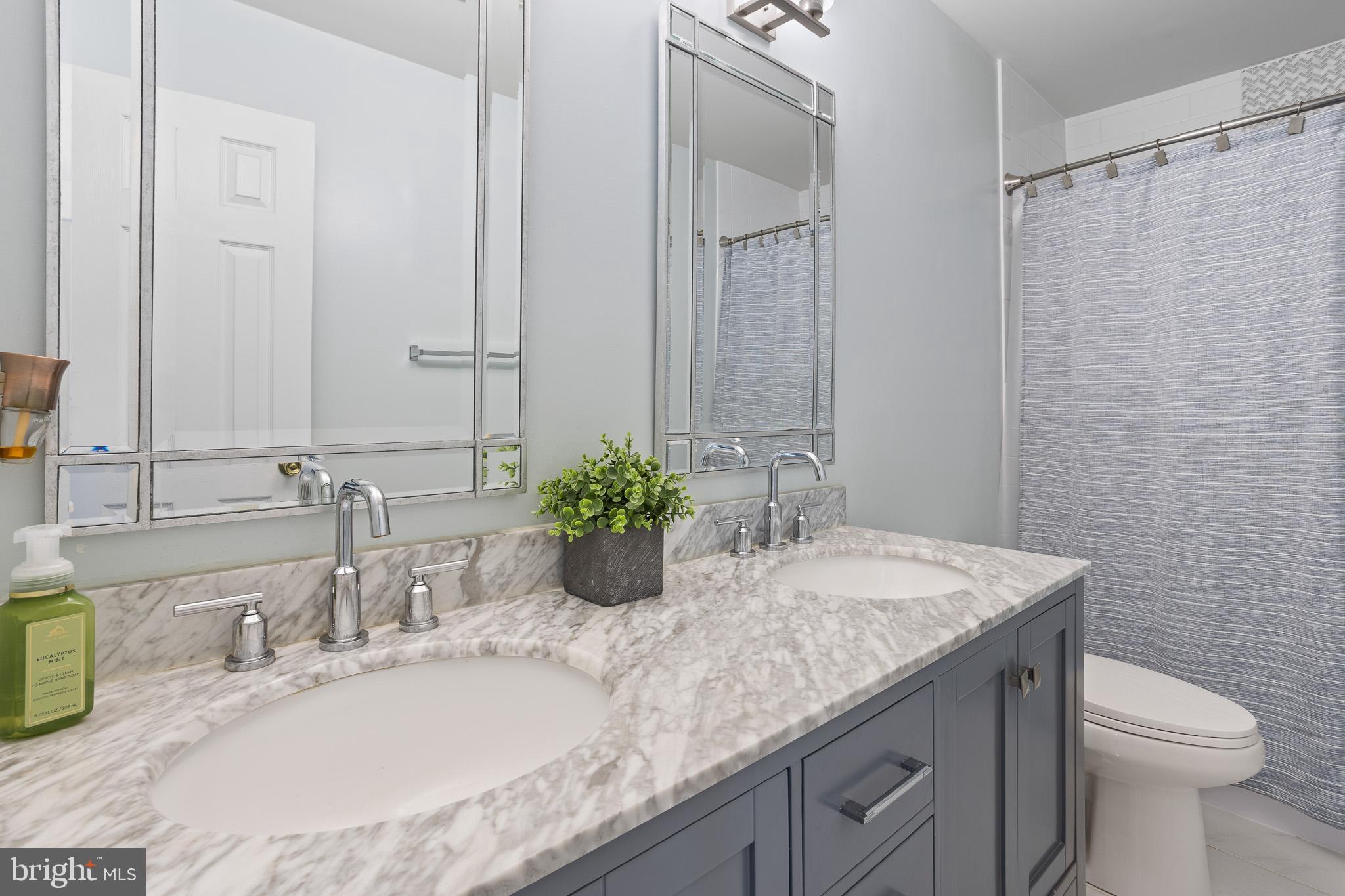 HUNTING CREEK KNOLLS - Residential