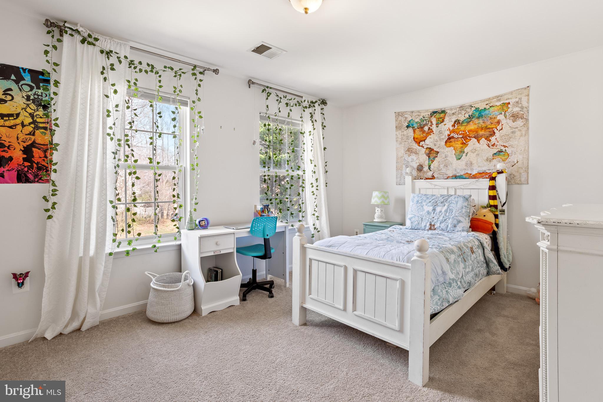 HUNTING CREEK KNOLLS - Residential