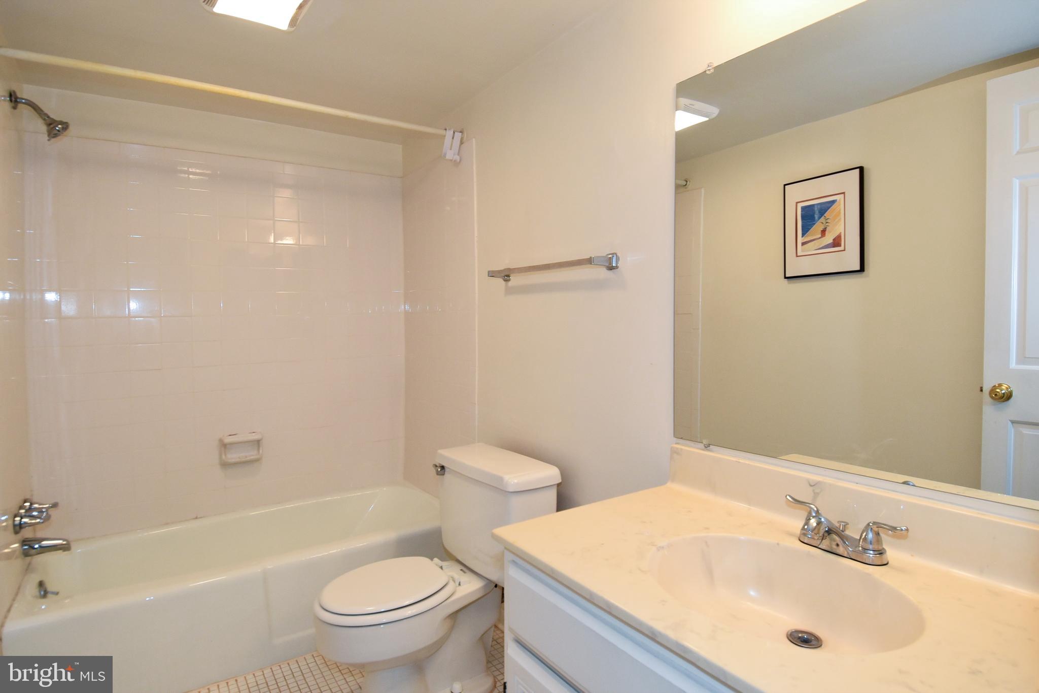 THE COLONIES - Residential Lease