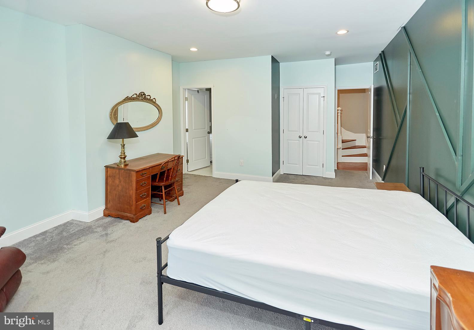 UNION SQUARE - Residential Lease