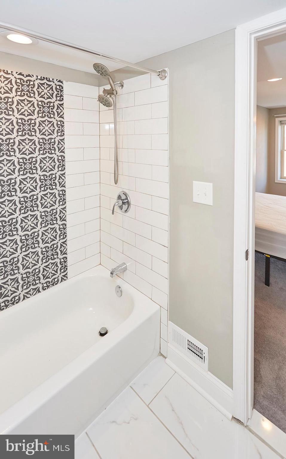 UNION SQUARE - Residential Lease