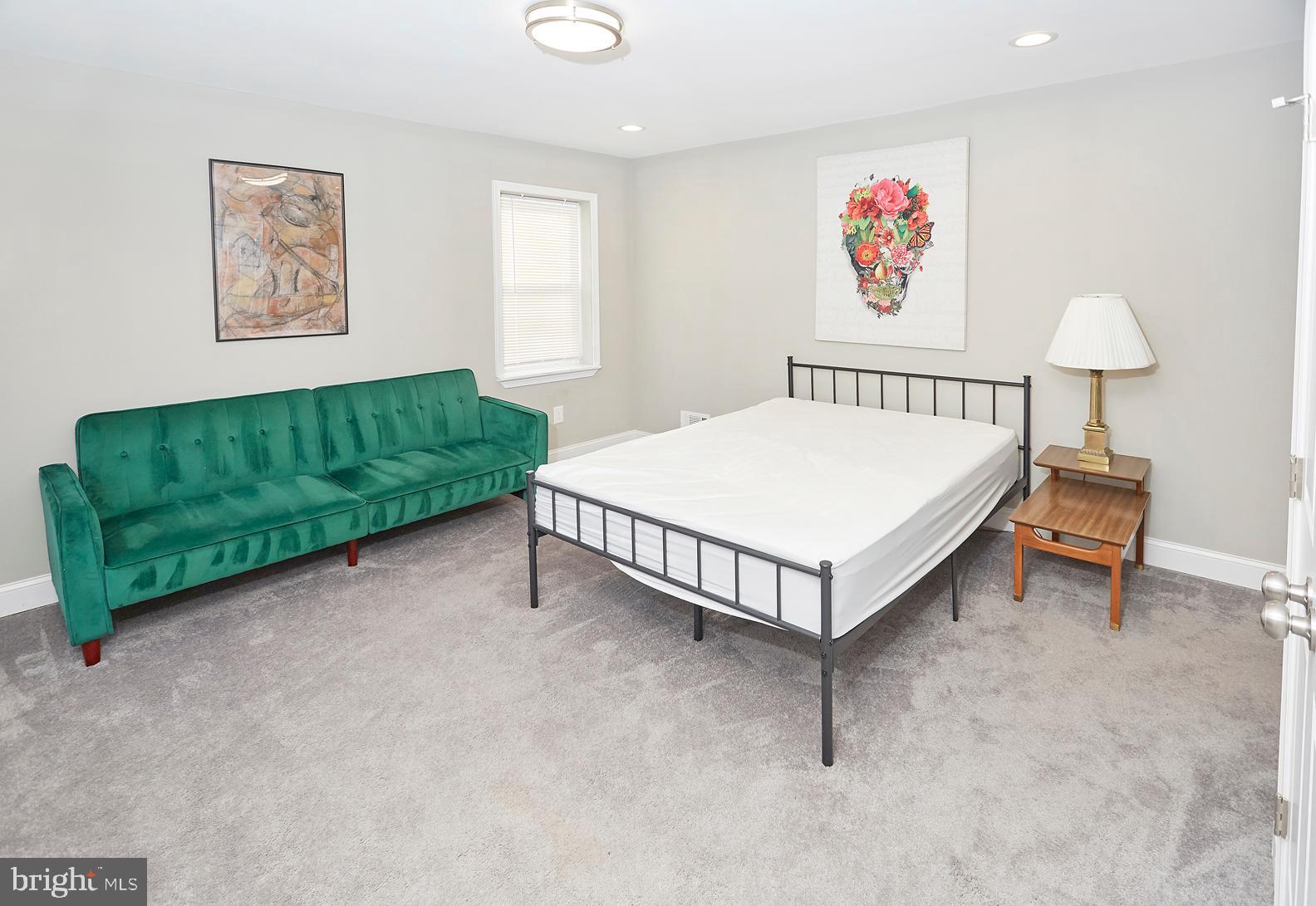 UNION SQUARE - Residential Lease