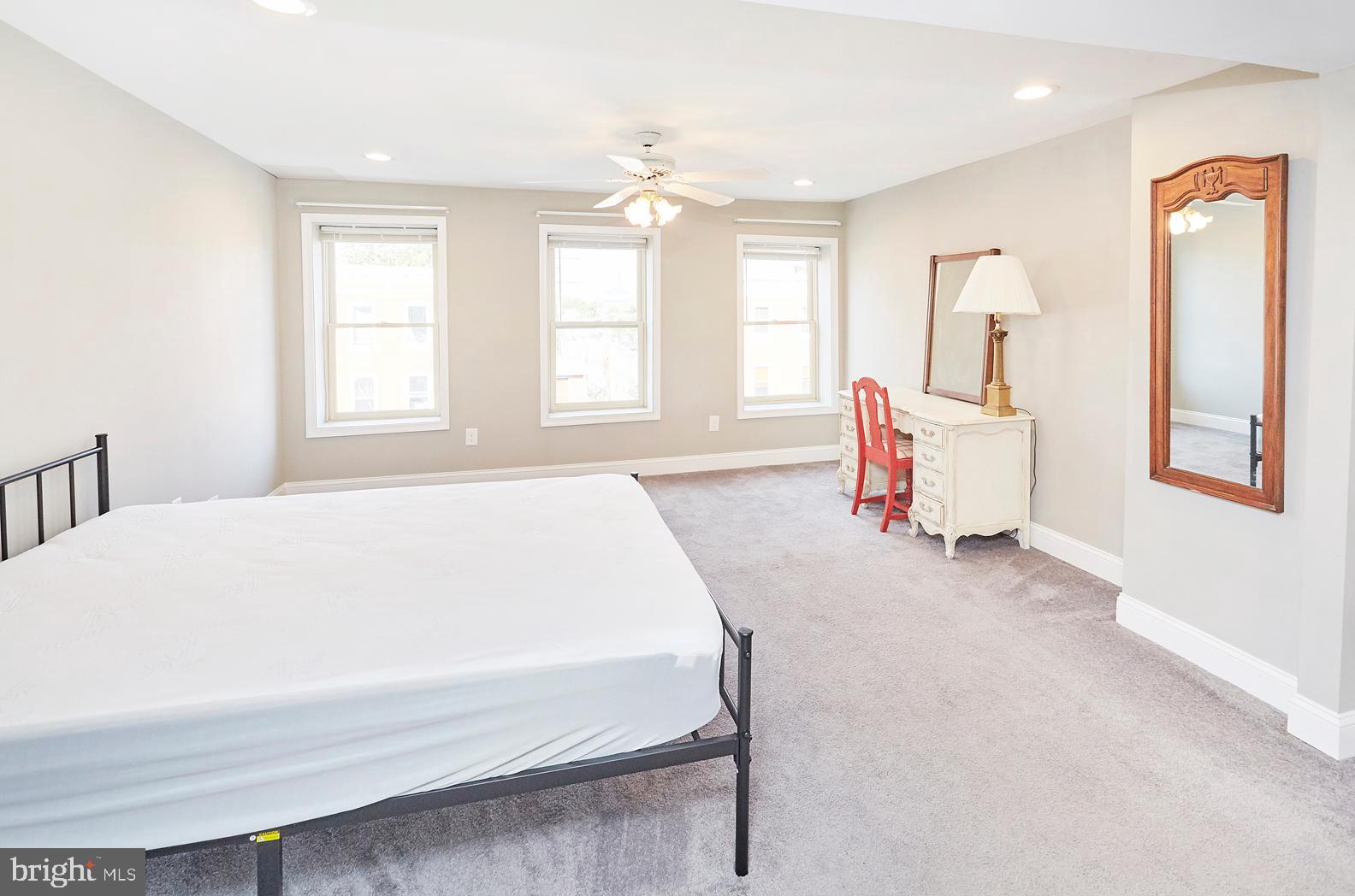 UNION SQUARE - Residential Lease