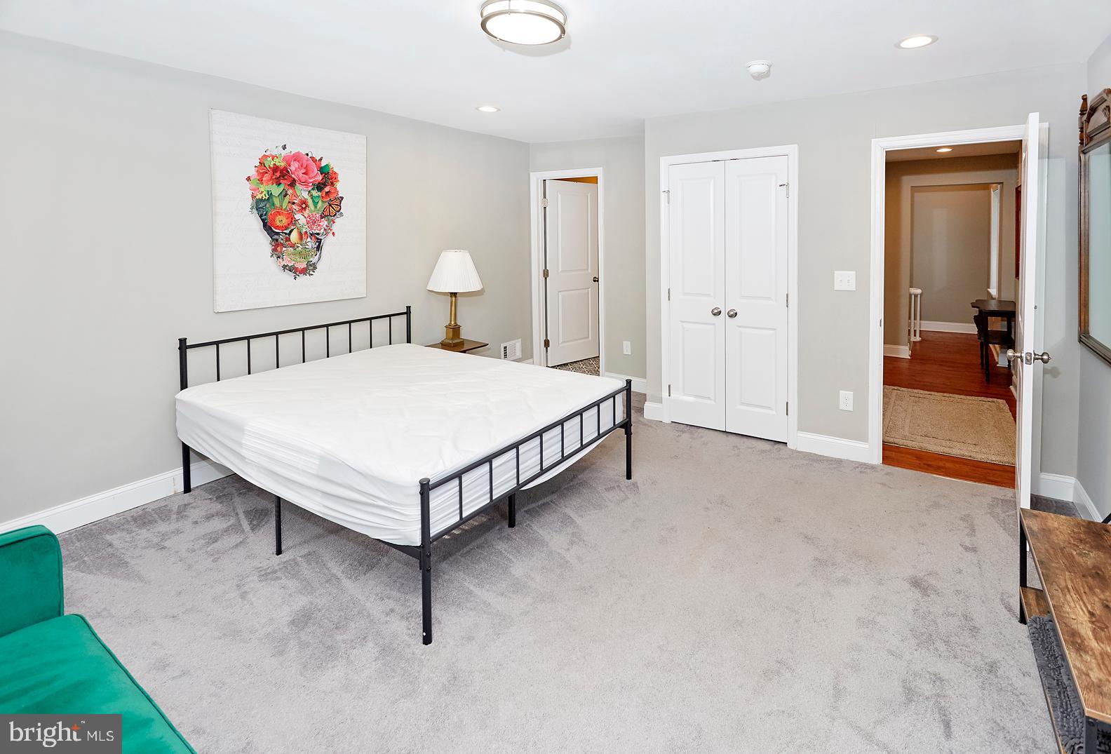 UNION SQUARE - Residential Lease