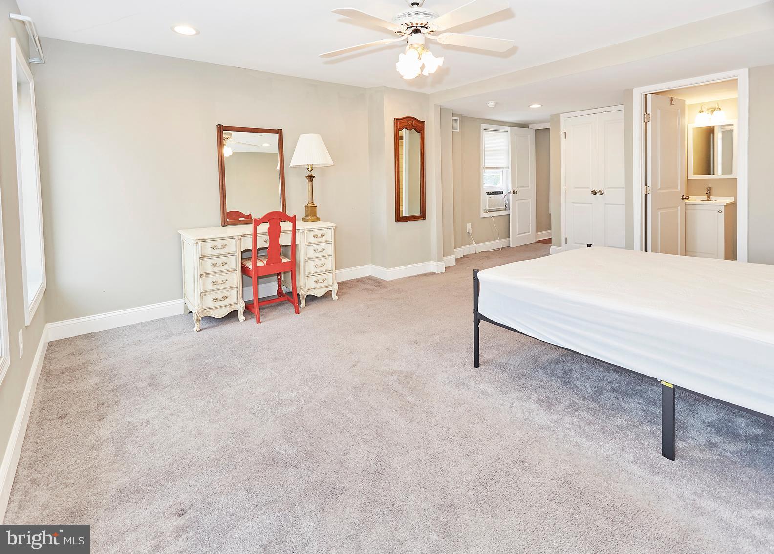 UNION SQUARE - Residential Lease