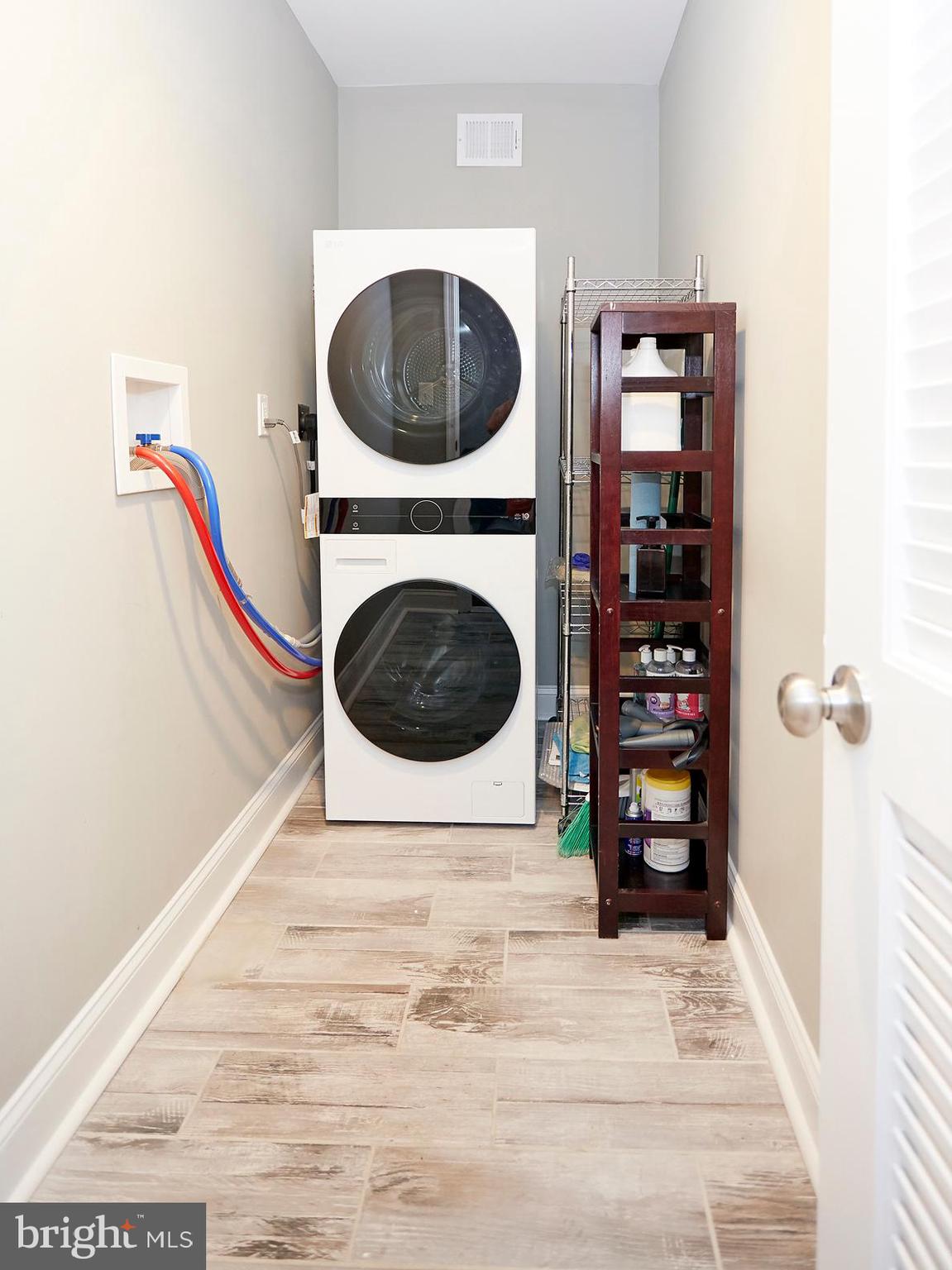 UNION SQUARE - Residential Lease