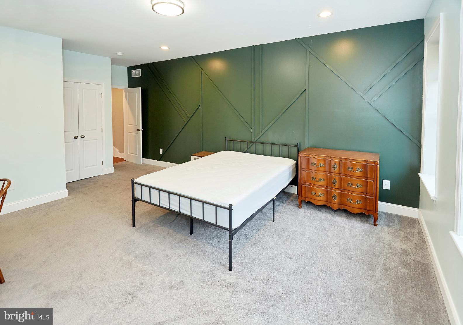 UNION SQUARE - Residential Lease