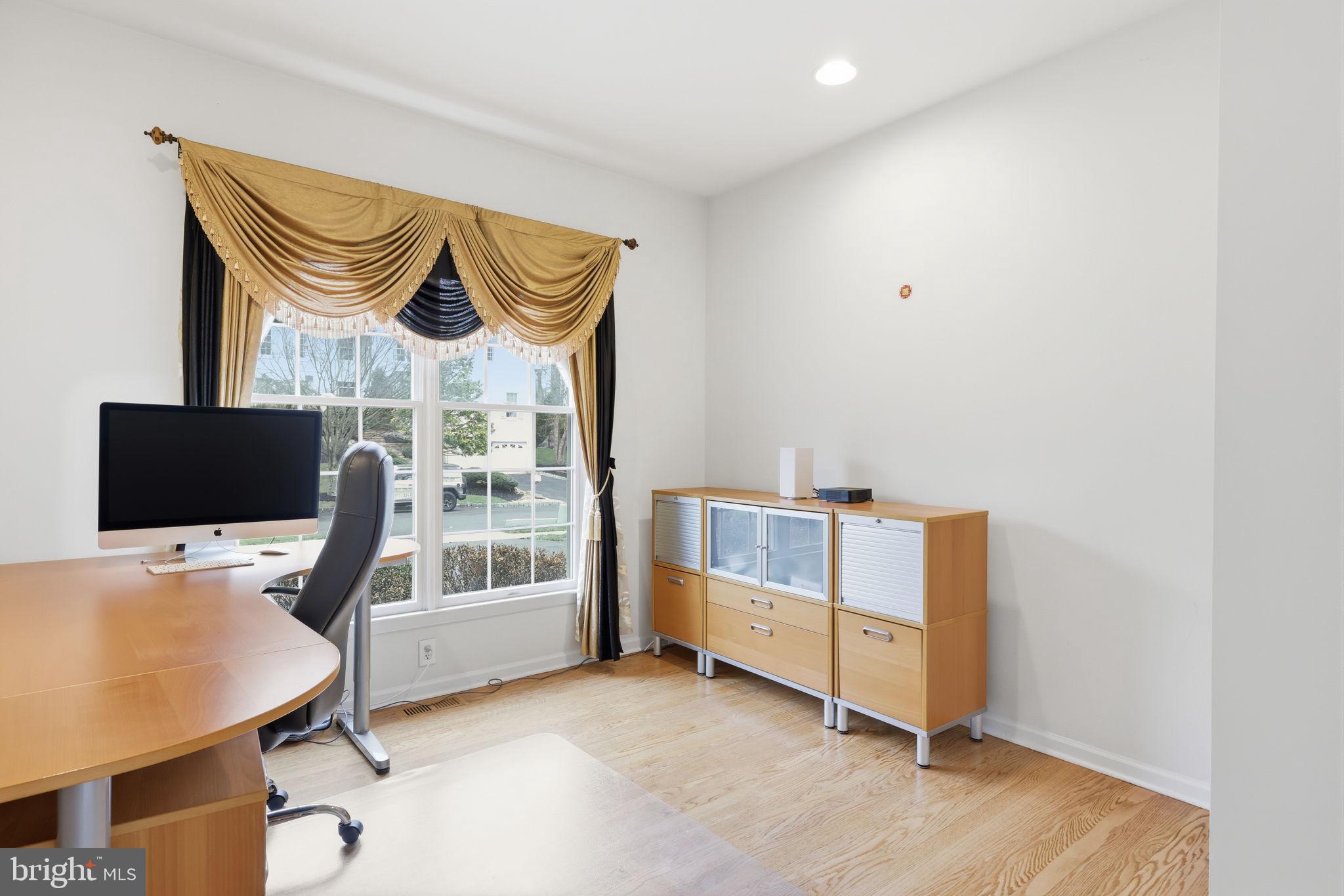 BUCKINGHAM ESTATES - Residential