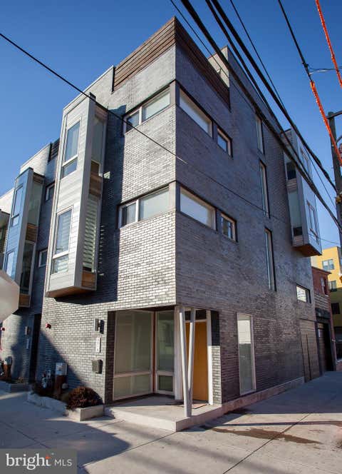 Townhouse For Sale - 301 Brown Street #A<br/> PHILADELPHIA, PA 19123