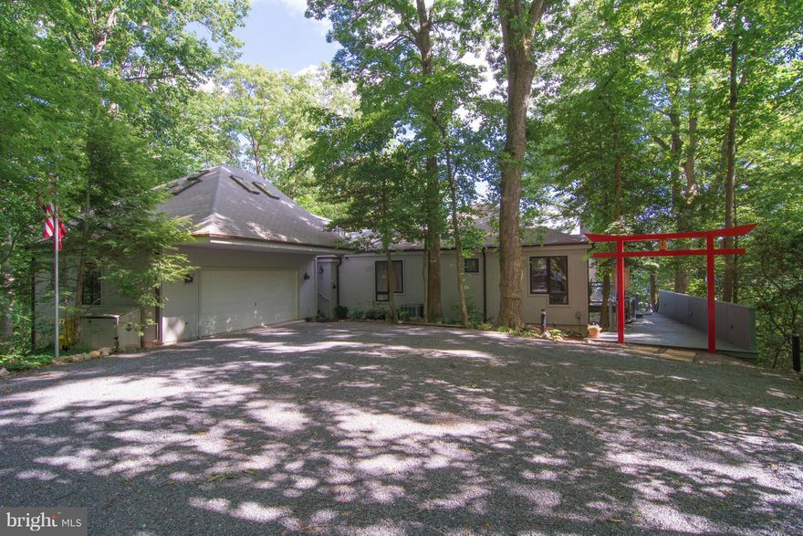 EXCEPTIONAL ONE LEVEL CONTEMPORARY!!! Water front!  6' deep MHT SAIL BOATS, semi private cove, direct access to South River!  Boat lift, 60' pier.  Screened in Gazebo for eating crabs, electric to pier, Copula 360 degree view to relax or use as private work space, artist studio over garage. Lots of privacy and Trees. Way to much fun here! This is a great location, home and neighborhood! CALL NOW!