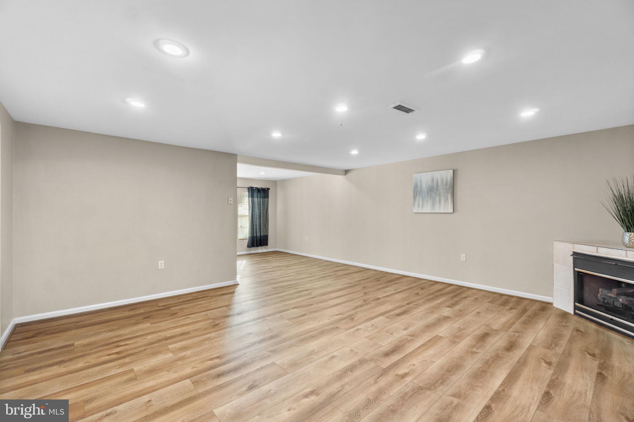 HOLLIFIELD STATION - Residential