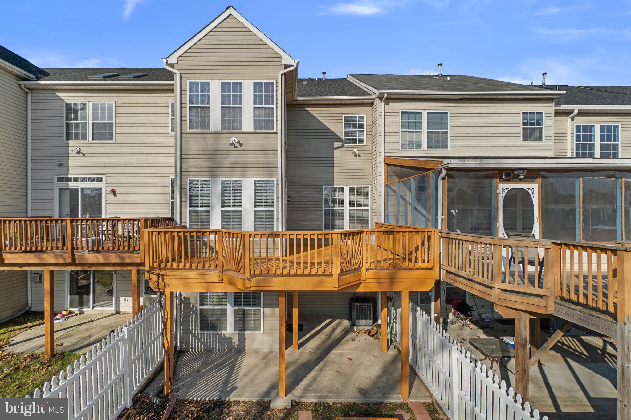 HOLLIFIELD STATION - Residential