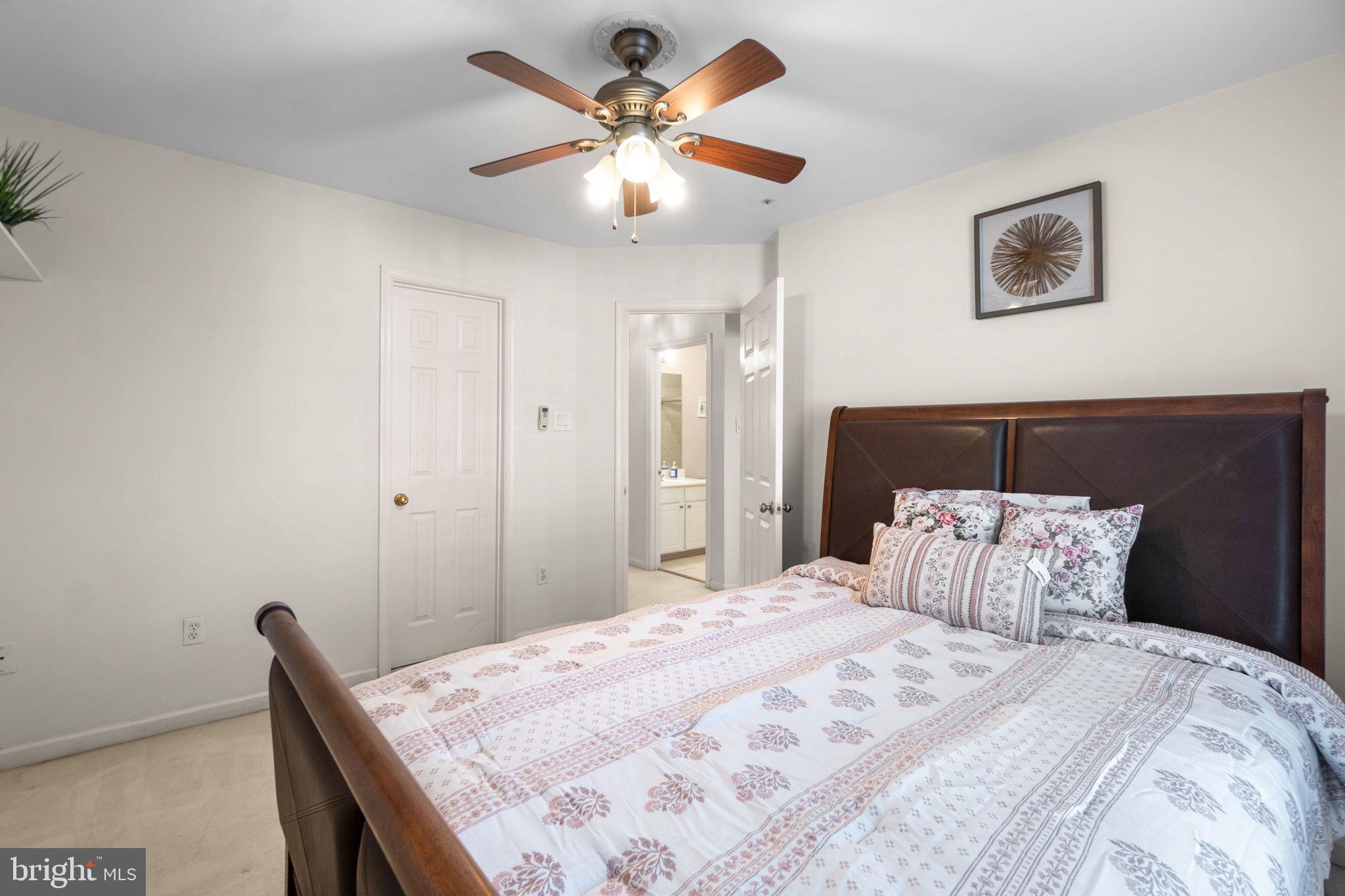 HOLLIFIELD STATION - Residential