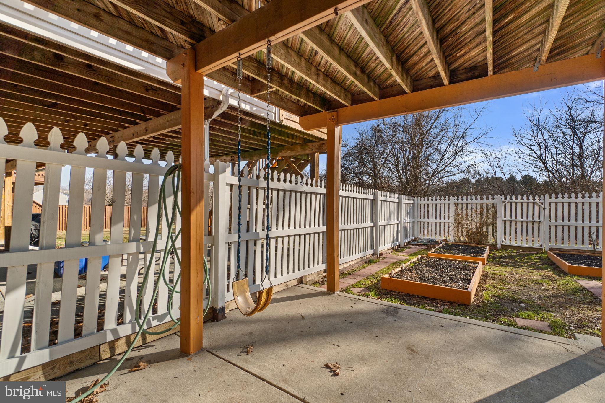 HOLLIFIELD STATION - Residential