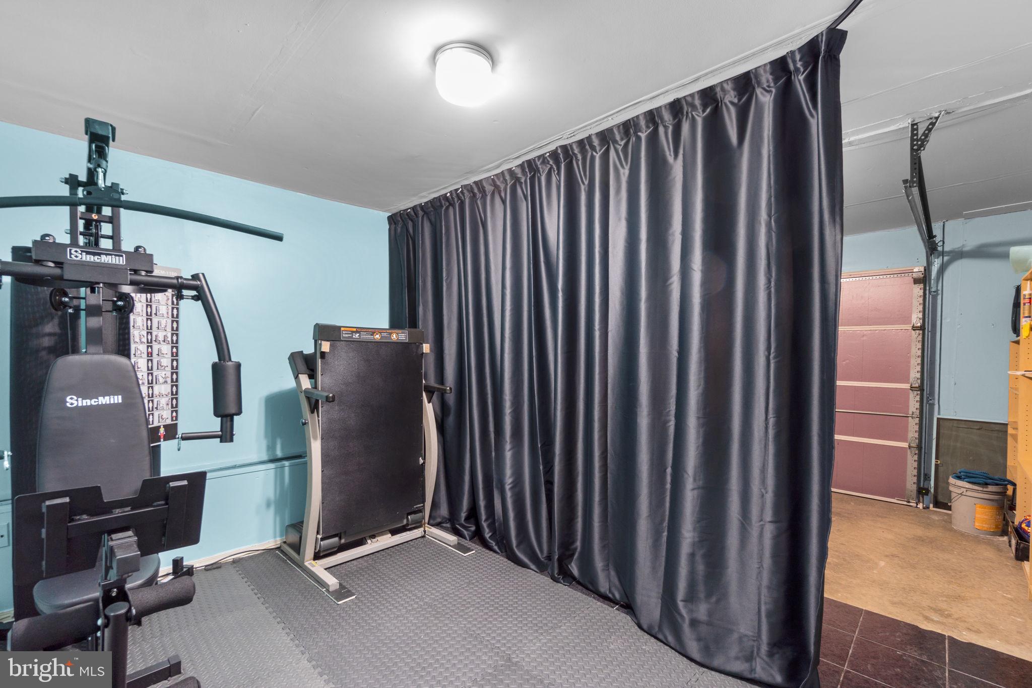 HOLLIFIELD STATION - Residential