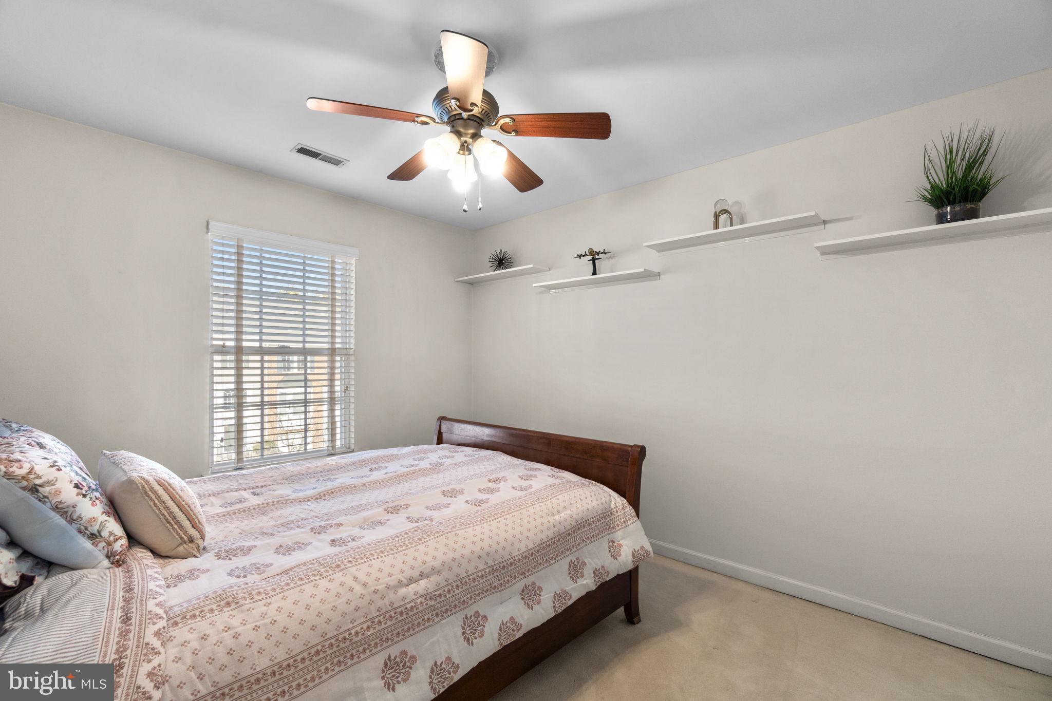 HOLLIFIELD STATION - Residential