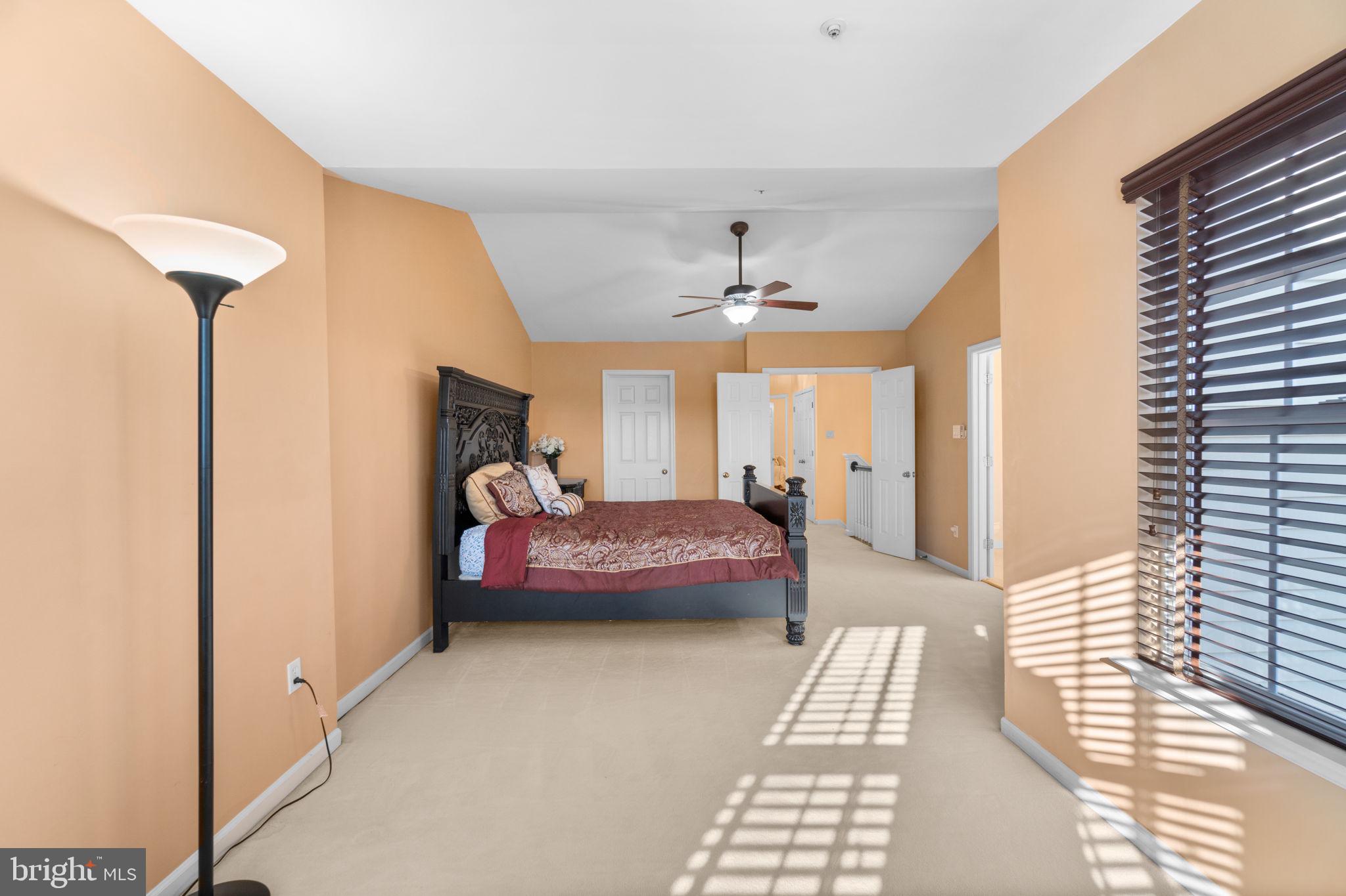 HOLLIFIELD STATION - Residential