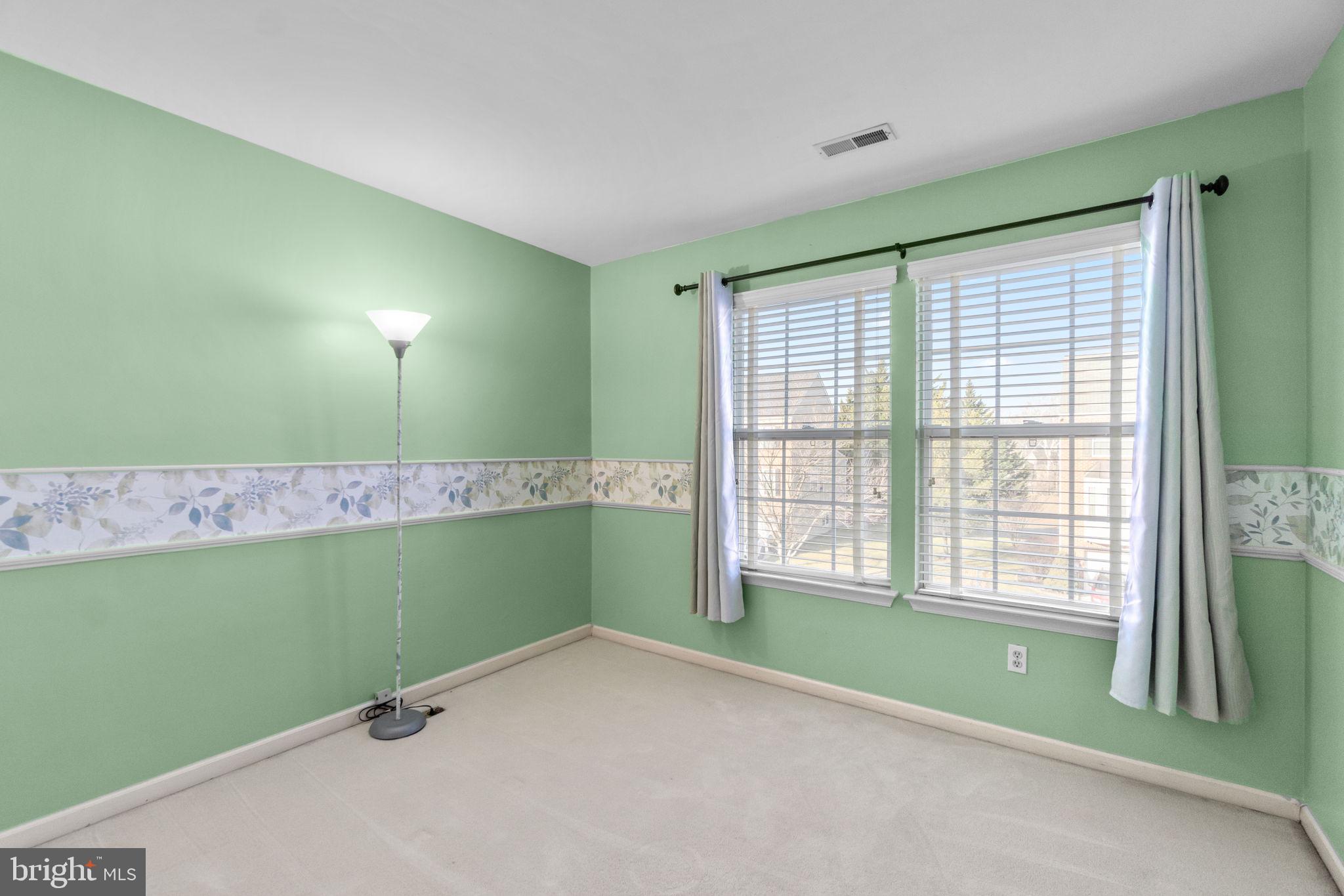 HOLLIFIELD STATION - Residential