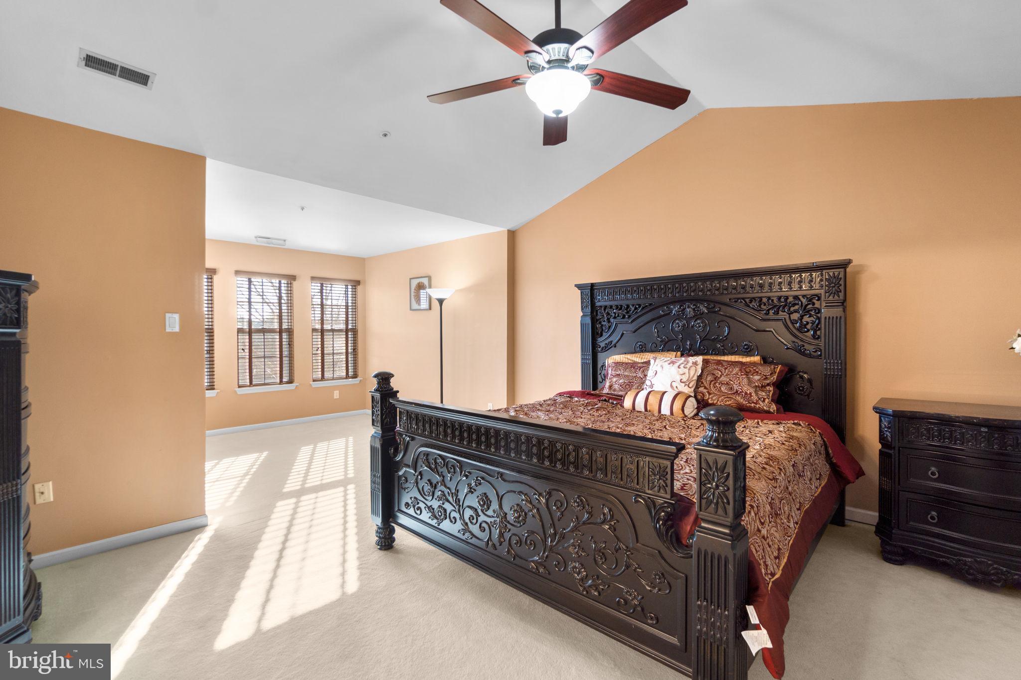 HOLLIFIELD STATION - Residential