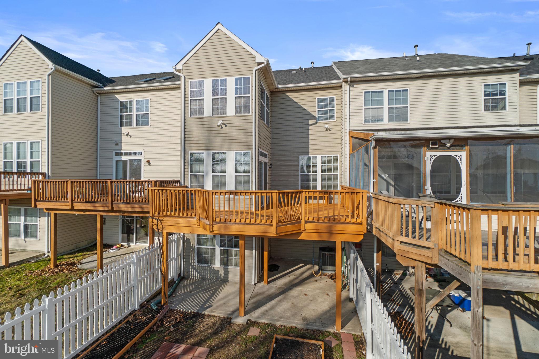 HOLLIFIELD STATION - Residential