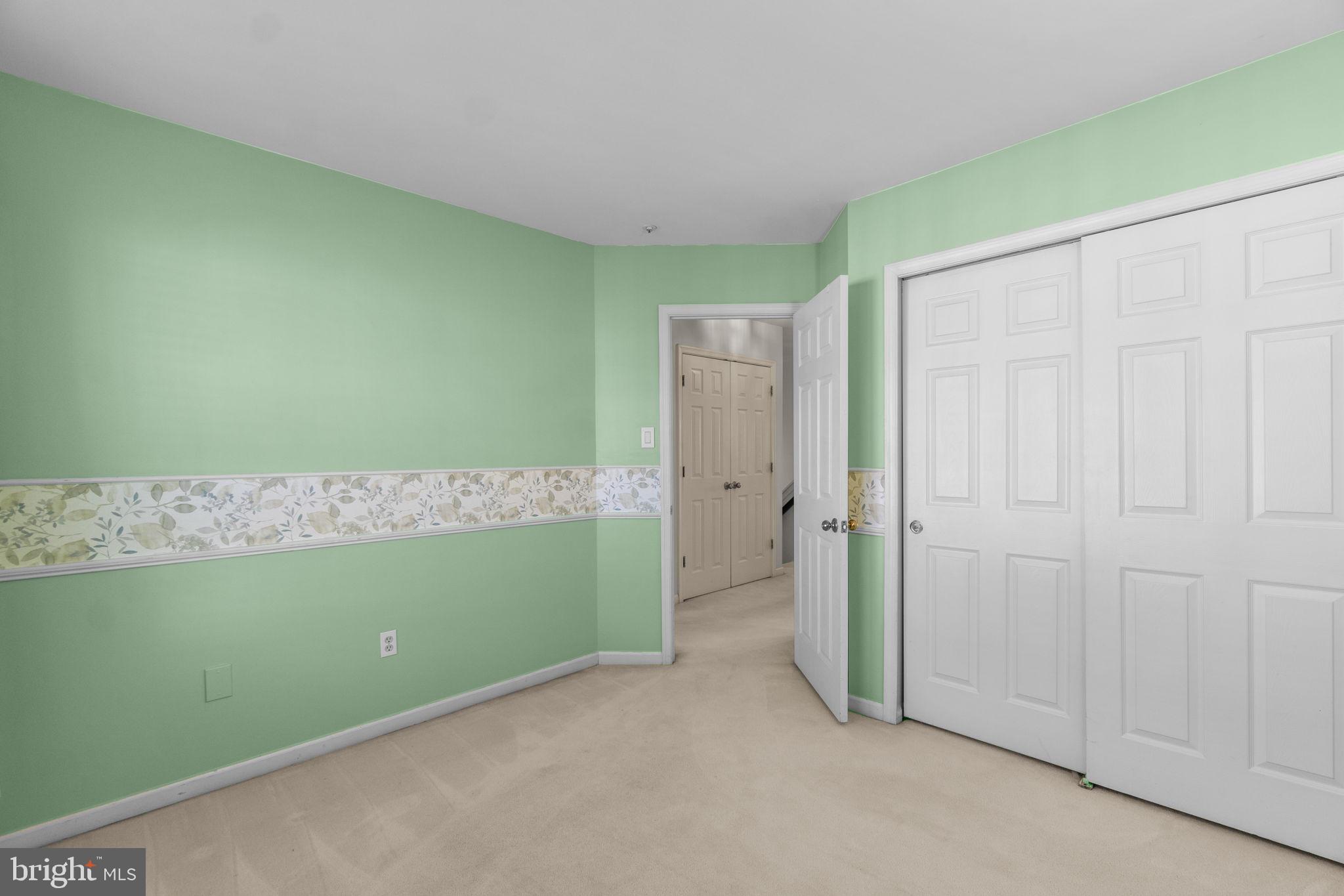 HOLLIFIELD STATION - Residential