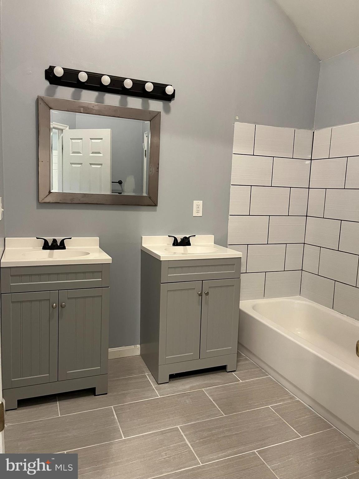 CHARLESTON TERRACE LA PLATA - Residential Lease