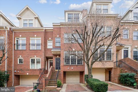 1528 N COLONIAL COURT ARLINGTON VA 22209